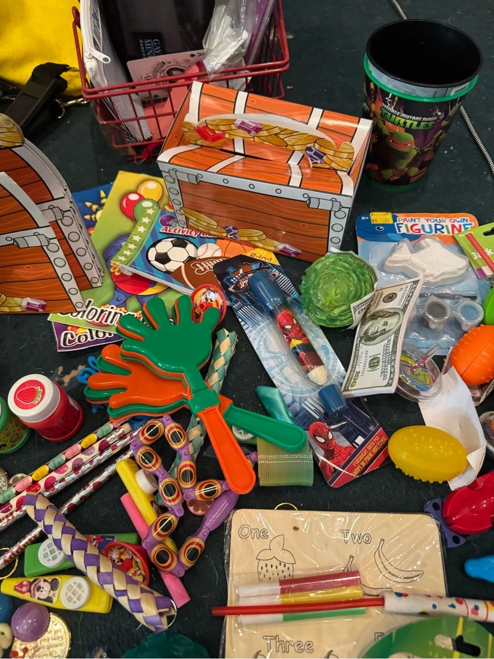 Party Treasure Chest Favor Kit - Multicolor